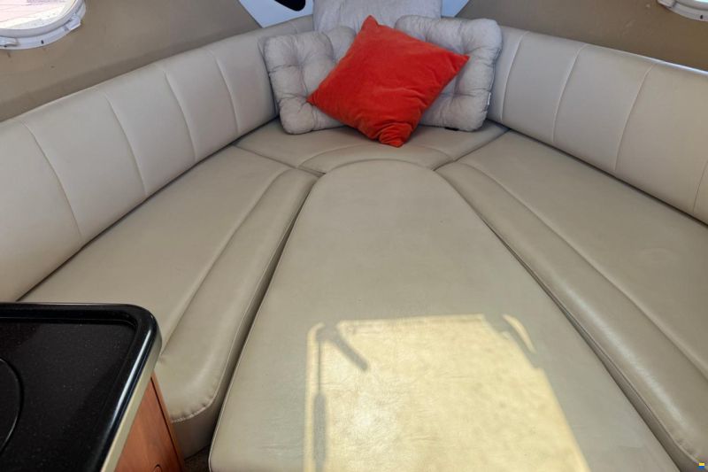 Rinker 260 Express Cruiser