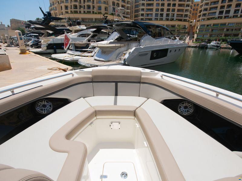 Boston Whaler Vantage 330