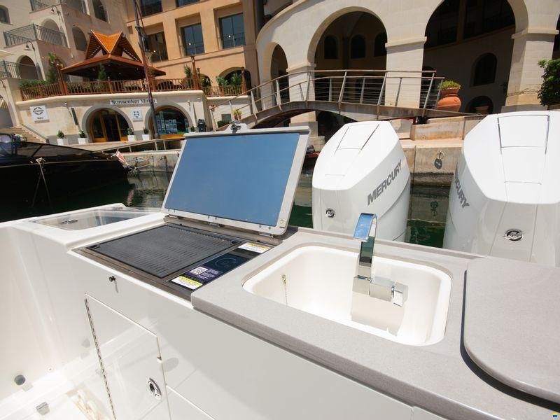 Boston Whaler Vantage 330