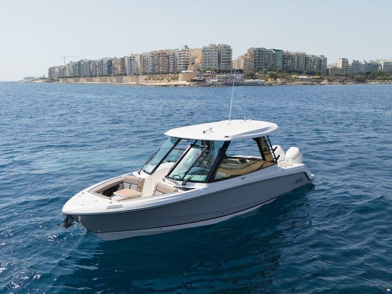 Boston Whaler Vantage 330
