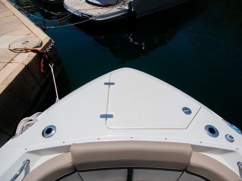 Boston Whaler Vantage 330