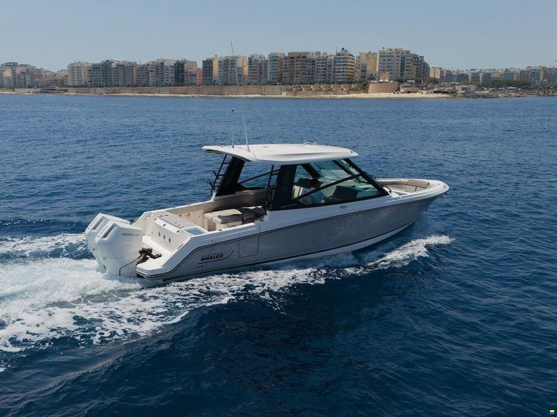 Boston Whaler Vantage 330