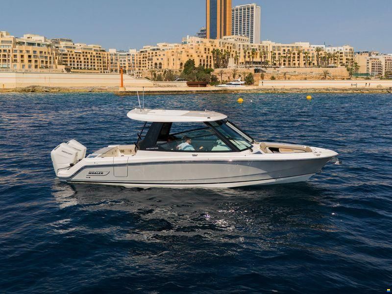 Boston Whaler Vantage 330
