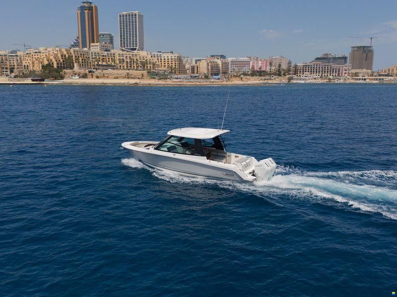 Boston Whaler Vantage 330