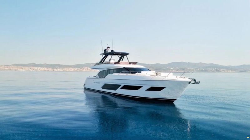 Ferretti 720