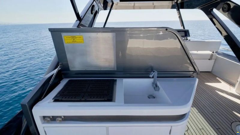 Ferretti 720