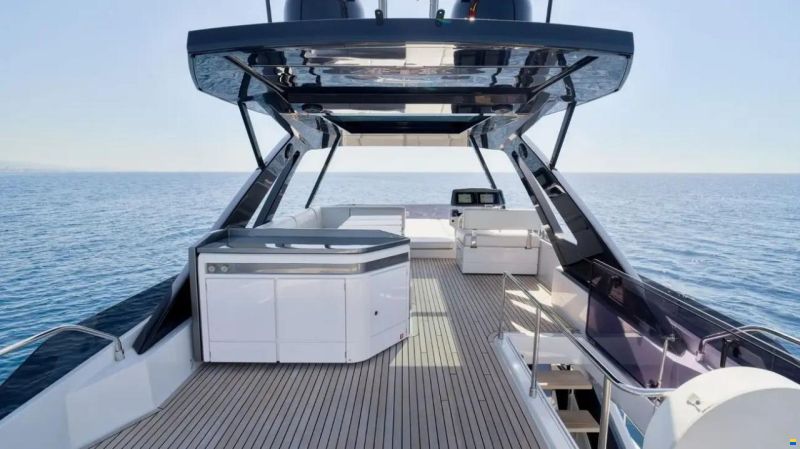 Ferretti 720