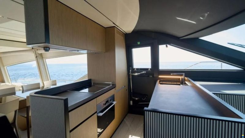 Ferretti 720