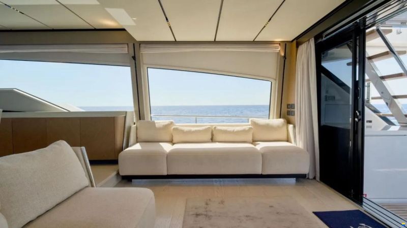 Ferretti 720