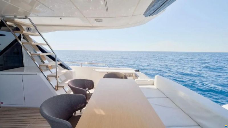 Ferretti 720