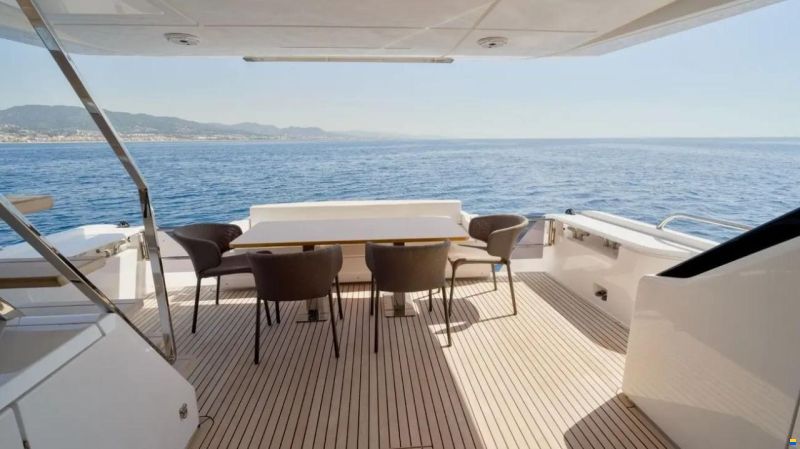 Ferretti 720
