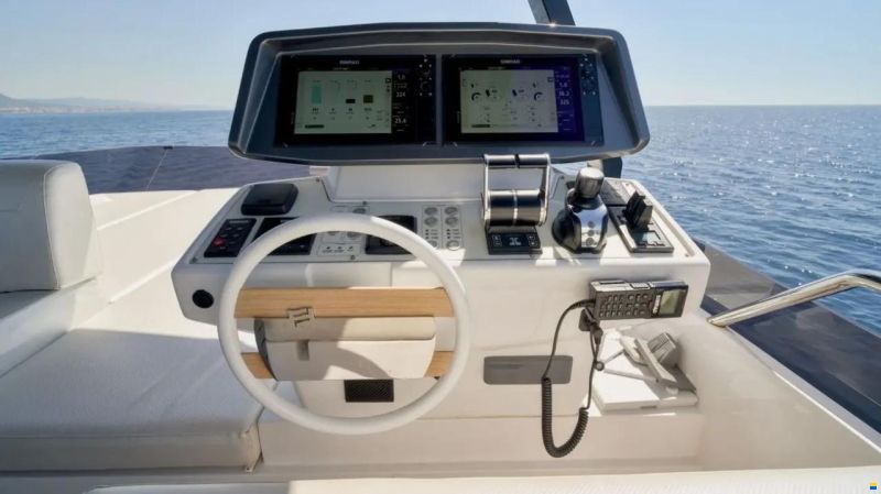 Ferretti 720