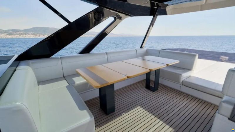 Ferretti 720