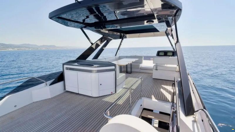 Ferretti 720
