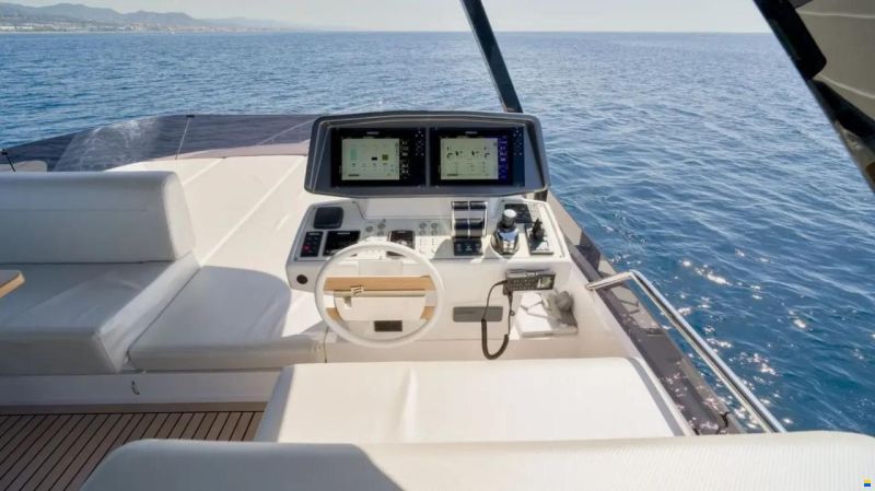 Ferretti 720
