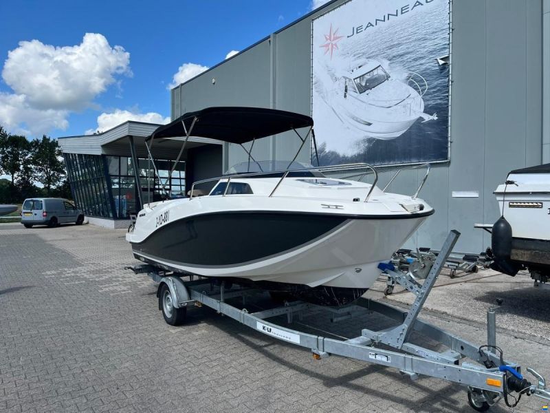 Quicksilver 555 Cabin