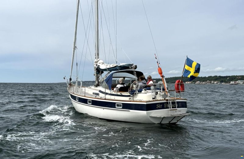 Hallberg-Rassy 352