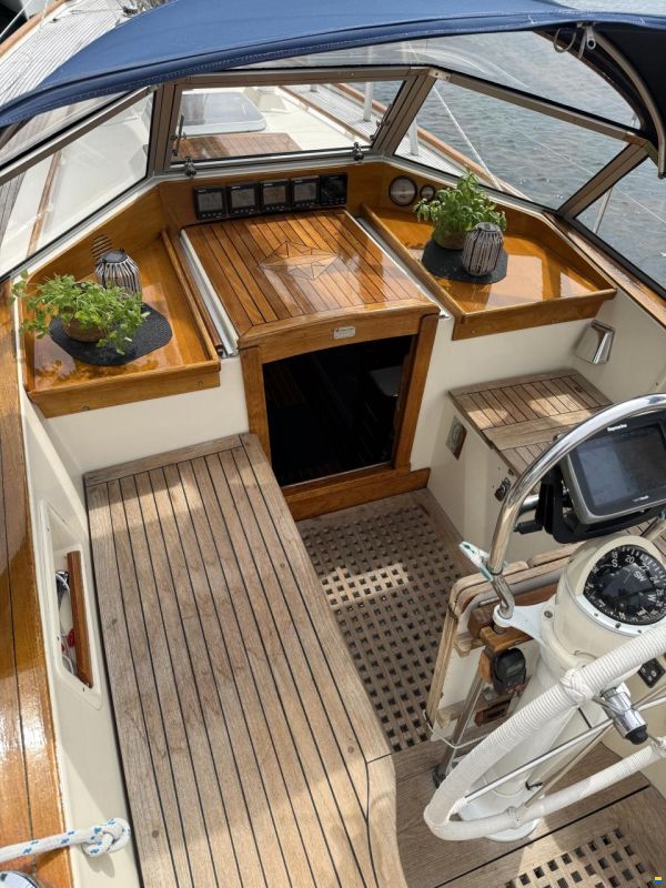 Hallberg-Rassy 352