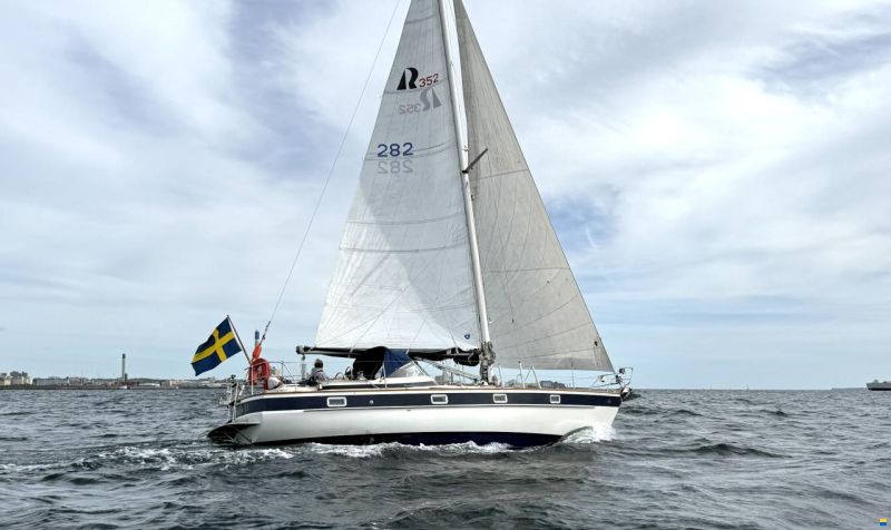 Hallberg-Rassy 352