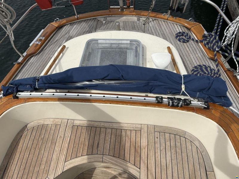 Hallberg-Rassy 352