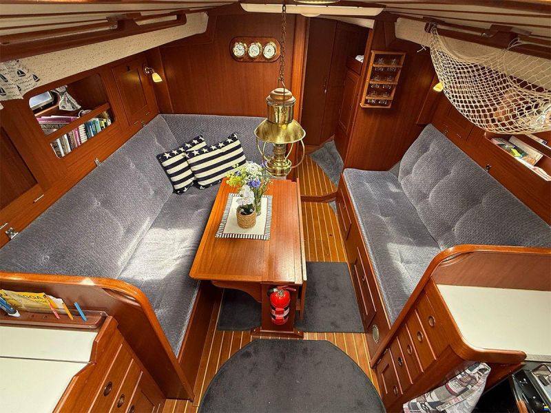 Hallberg-Rassy 352
