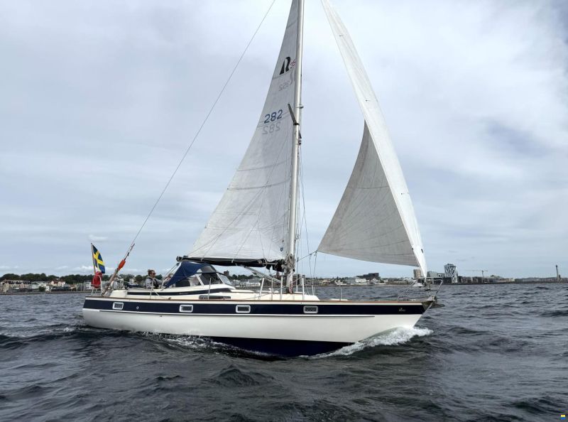 Hallberg-Rassy 352