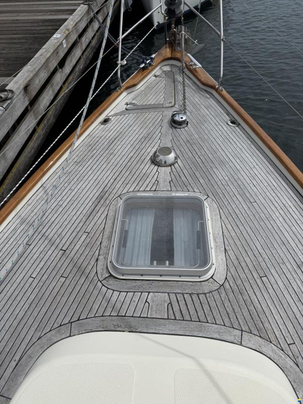 Hallberg-Rassy 352