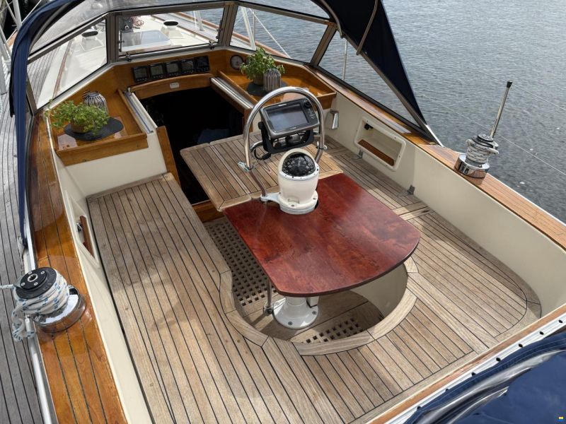 Hallberg-Rassy 352