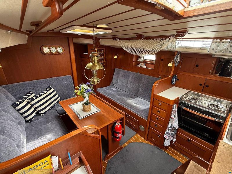 Hallberg-Rassy 352