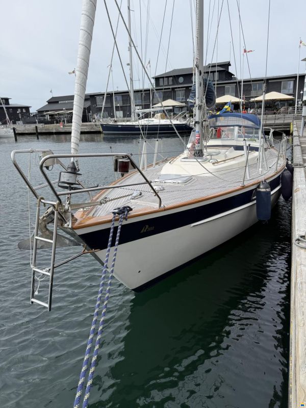 Hallberg-Rassy 352