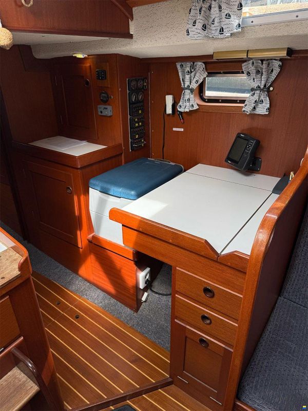 Hallberg-Rassy 352