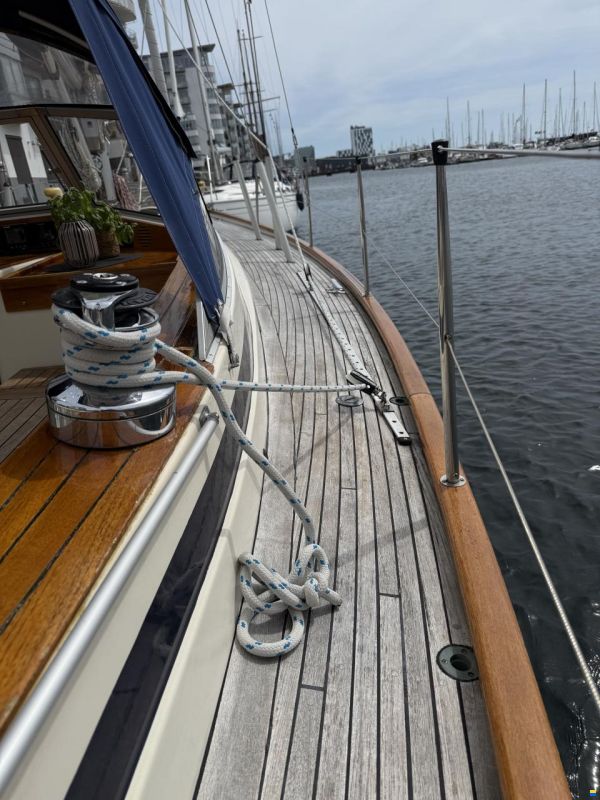 Hallberg-Rassy 352