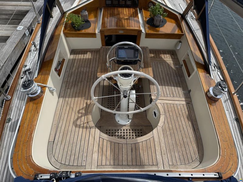 Hallberg-Rassy 352