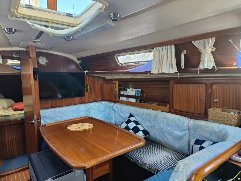 Bavaria 37