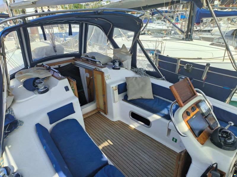 Bavaria 37