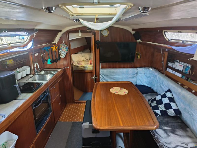 Bavaria 37
