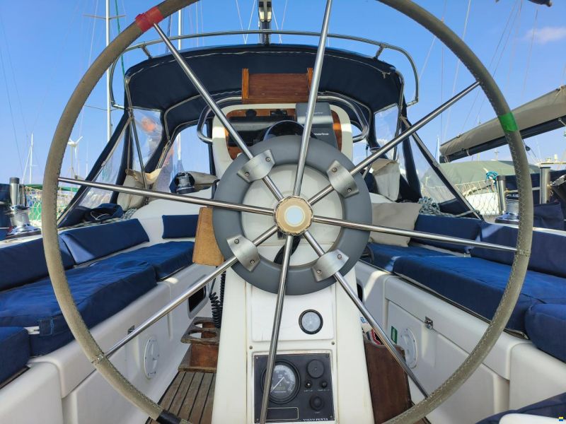 Bavaria 37