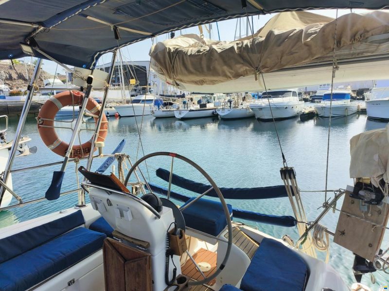 Bavaria 37