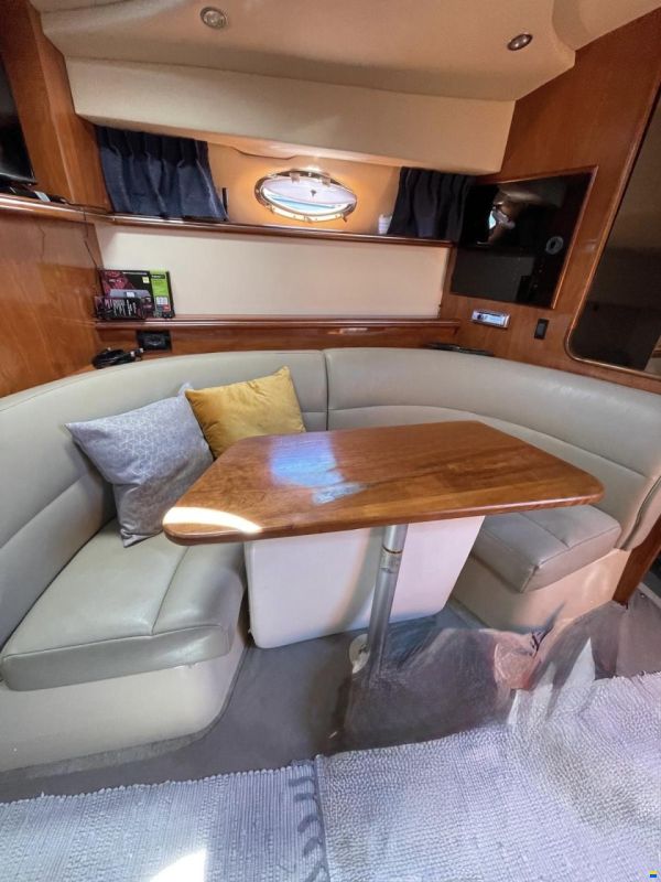 Cruisers 320 Express
