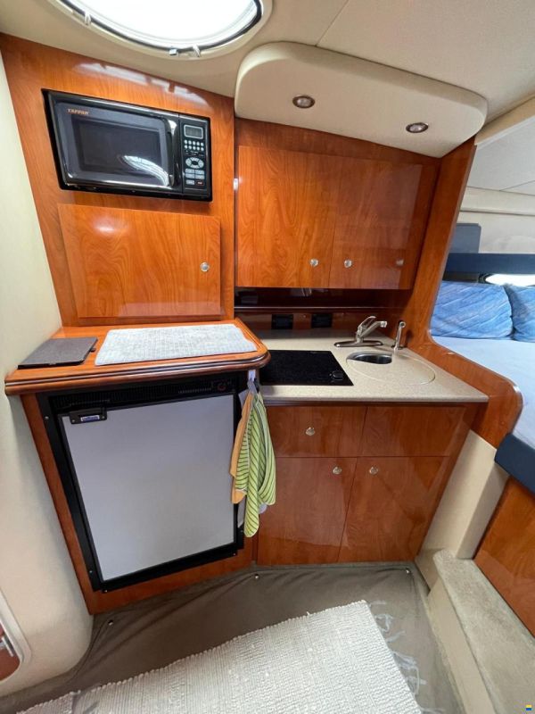 Cruisers 320 Express