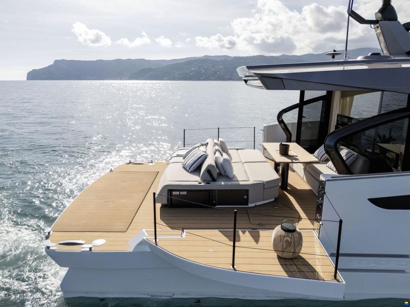 Azimut Seadeck 6
