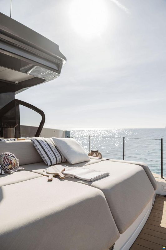 Azimut Seadeck 6