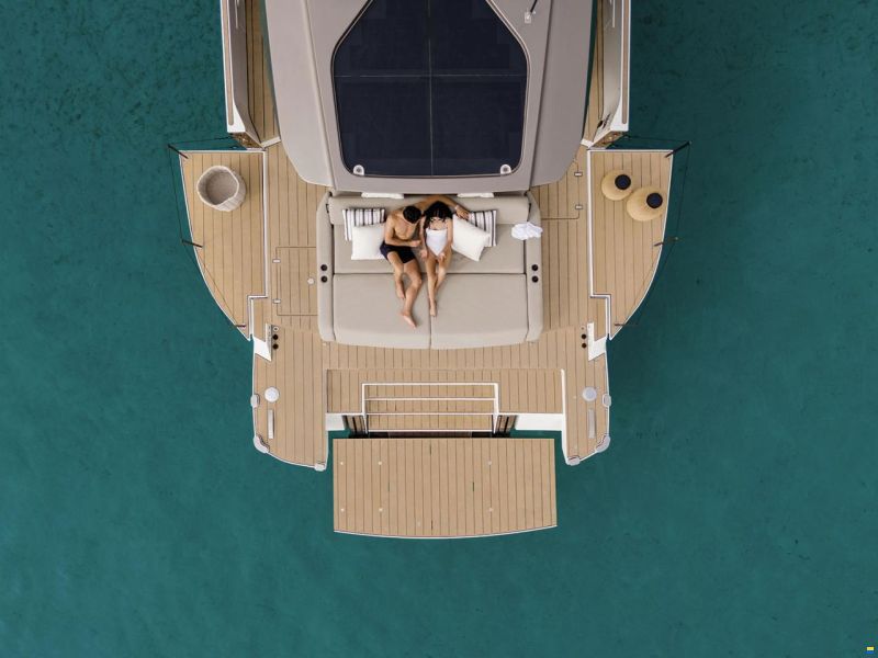 Azimut Seadeck 6