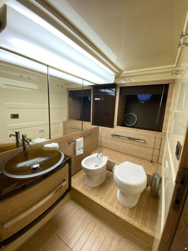 Azimut 64 FLYBRIDGE