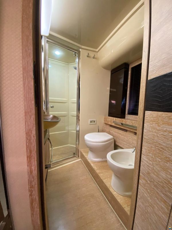 Azimut 64 FLYBRIDGE