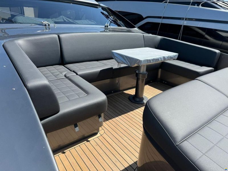 Pershing 92