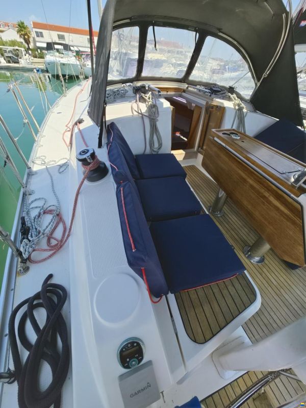 Bavaria CRUISER 37
