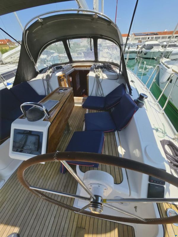 Bavaria CRUISER 37