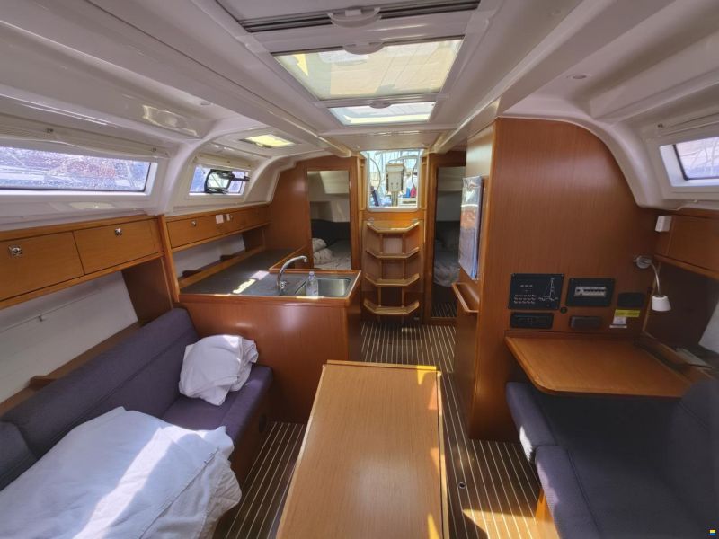 Bavaria CRUISER 37