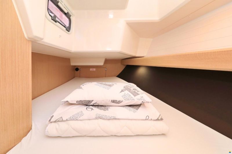 Bavaria CRUISER 37